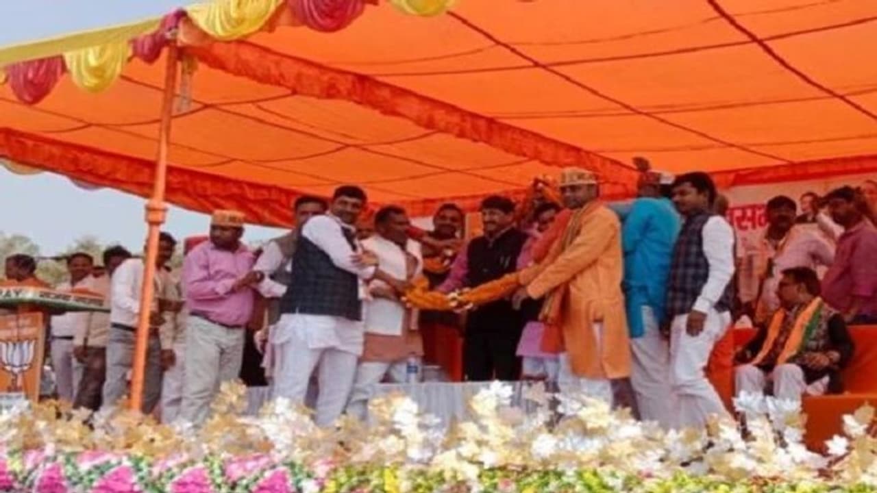 यूपी चुनाव: BJP पूर्व सांसद ने विपक्ष पर साधा निशाना, कहा जनता का भला नहीं कर सकते, प्रदेश का कैसे करेंगे यूपी चुनाव: BJP पूर्व सांसद ने विपक्ष पर साधा निशाना, कहा जनता का भला नहीं कर सकते, प्रदेश का कैसे करेंगे