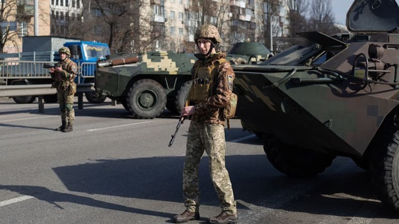 ब्रिटेन का दावा कीव से 30km दूर तक बड़ी संख्या में पहुंचे रूसी सैनिक, सड़कों पर हो रही घमासान लड़ाई ब्रिटेन का दावा कीव से 30km दूर तक बड़ी संख्या में पहुंचे रूसी सैनिक, सड़कों पर हो रही घमासान लड़ाई