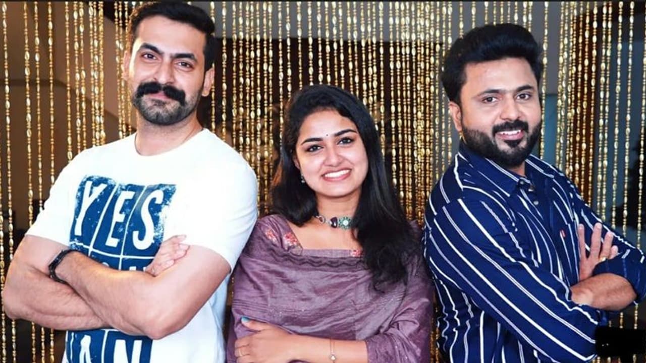 പ്രേക്ഷകര് സ്വീകരിക്കുമോ എന്നതായിരുന്നു വെല്ലുവിളി : വിശേഷം പങ്കുവച്ച് 'കലമാന്' ജോഡികള് പ്രേക്ഷകര് സ്വീകരിക്കുമോ എന്നതായിരുന്നു വെല്ലുവിളി : വിശേഷം പങ്കുവച്ച് 'കലമാന്' ജോഡികള്