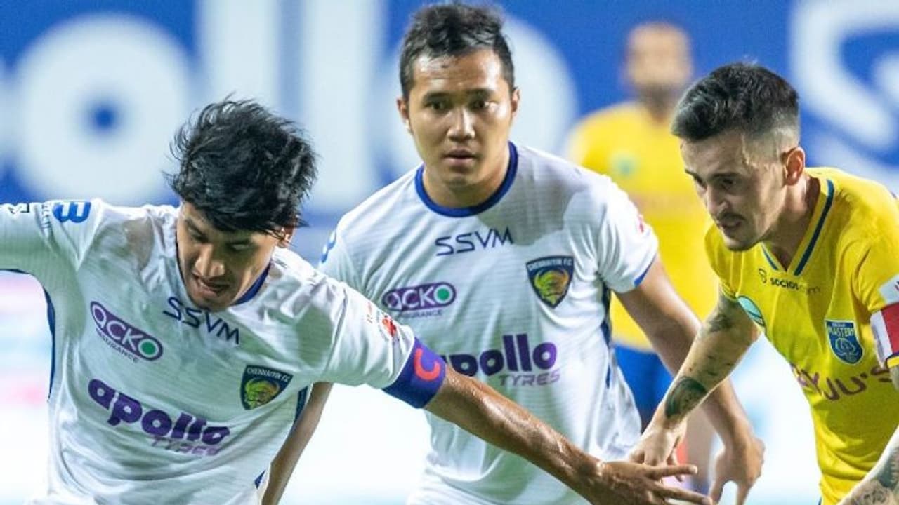 ISL 2021 22: നിര്ണായക പോരാട്ടത്തില് ചെന്നൈയിനെതിരെ ഗോളടിക്കാതെ ബ്ലാസ്റ്റേഴ്സ്, ആദ്യപകുതി ഗോള്രഹിതം ISL 2021 22: നിര്ണായക പോരാട്ടത്തില് ചെന്നൈയിനെതിരെ ഗോളടിക്കാതെ ബ്ലാസ്റ്റേഴ്സ്, ആദ്യപകുതി ഗോള്രഹിതം