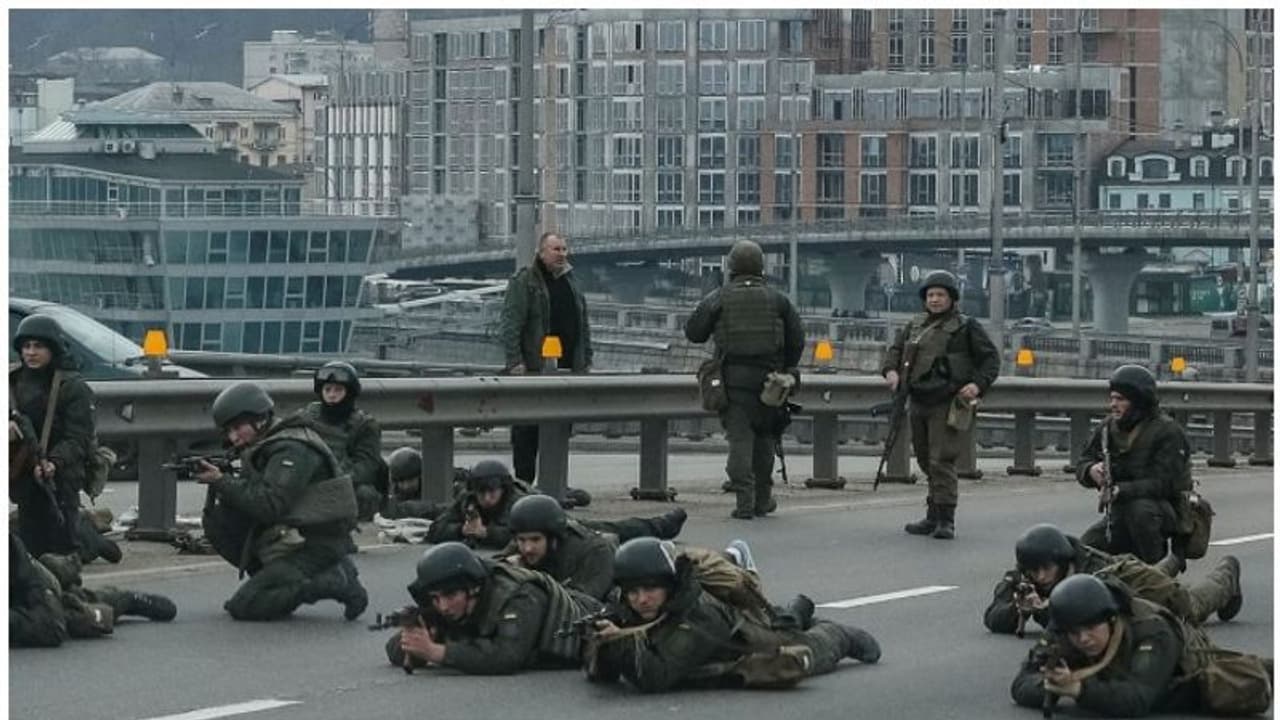 Russia Ukraine War: ಸರ್ವದಿಕ್ಕುಗಳಿಂದಲೂ ದಾಳಿ ಮಾಡಿ, ರಷ್ಯಾ ಹೊಸ ಆದೇಶ! Russia Ukraine War: ಸರ್ವದಿಕ್ಕುಗಳಿಂದಲೂ ದಾಳಿ ಮಾಡಿ, ರಷ್ಯಾ ಹೊಸ ಆದೇಶ!