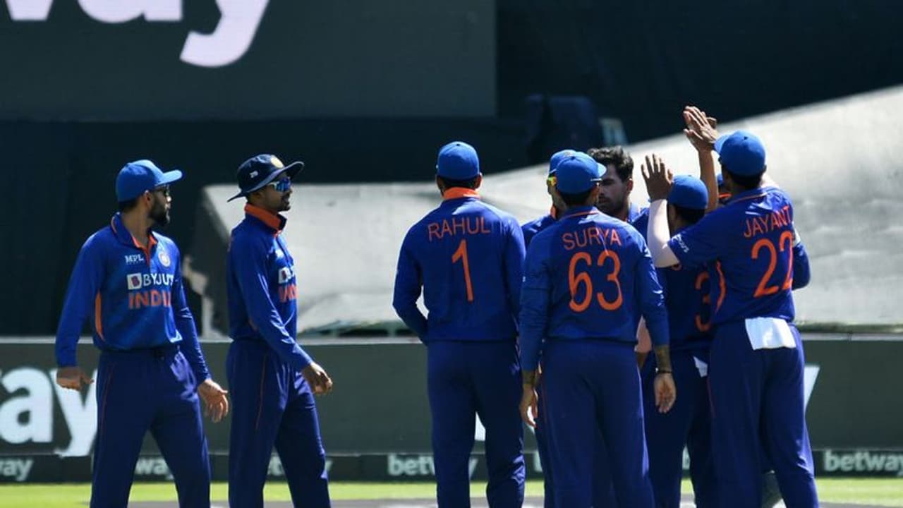 IND vs SL 2021 22, 2nd T20I: India holds nerve to seal series, social media pleased IND vs SL 2021 22, 2nd T20I: India holds nerve to seal series, social media pleased
