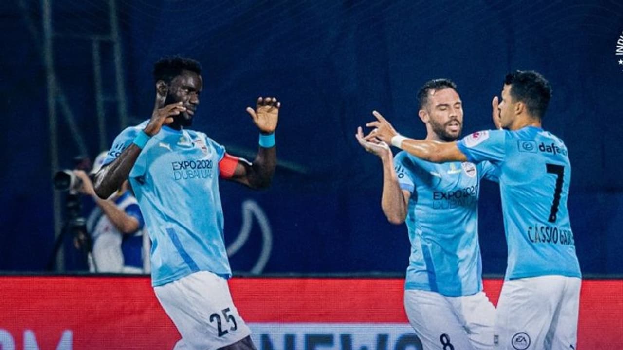 ISL 2021 22: ഗോവയെ വീഴ്ത്തി മുംബൈ വീണ്ടും ആദ്യ നാലില്, ബ്ലാസ്റ്റേഴ്സ് വീണ്ടും അഞ്ചാമത് ISL 2021 22: ഗോവയെ വീഴ്ത്തി മുംബൈ വീണ്ടും ആദ്യ നാലില്, ബ്ലാസ്റ്റേഴ്സ് വീണ്ടും അഞ്ചാമത്