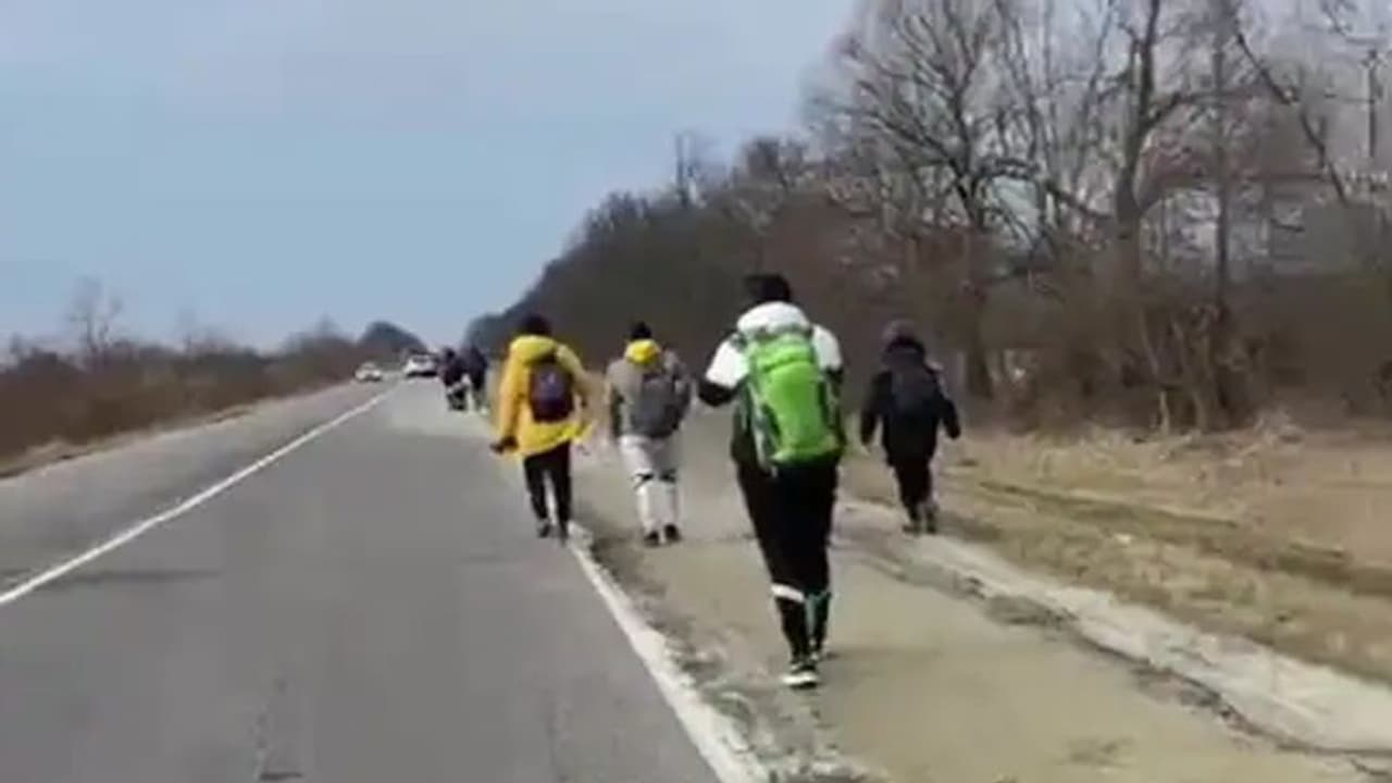 यूक्रेन में फंसे छात्र छात्राओं की दास्तां, किसी के हाथ में फ्रैक्चर तो कोई मारपीट का हुआ शिकार यूक्रेन में फंसे छात्र छात्राओं की दास्तां, किसी के हाथ में फ्रैक्चर तो कोई मारपीट का हुआ शिकार