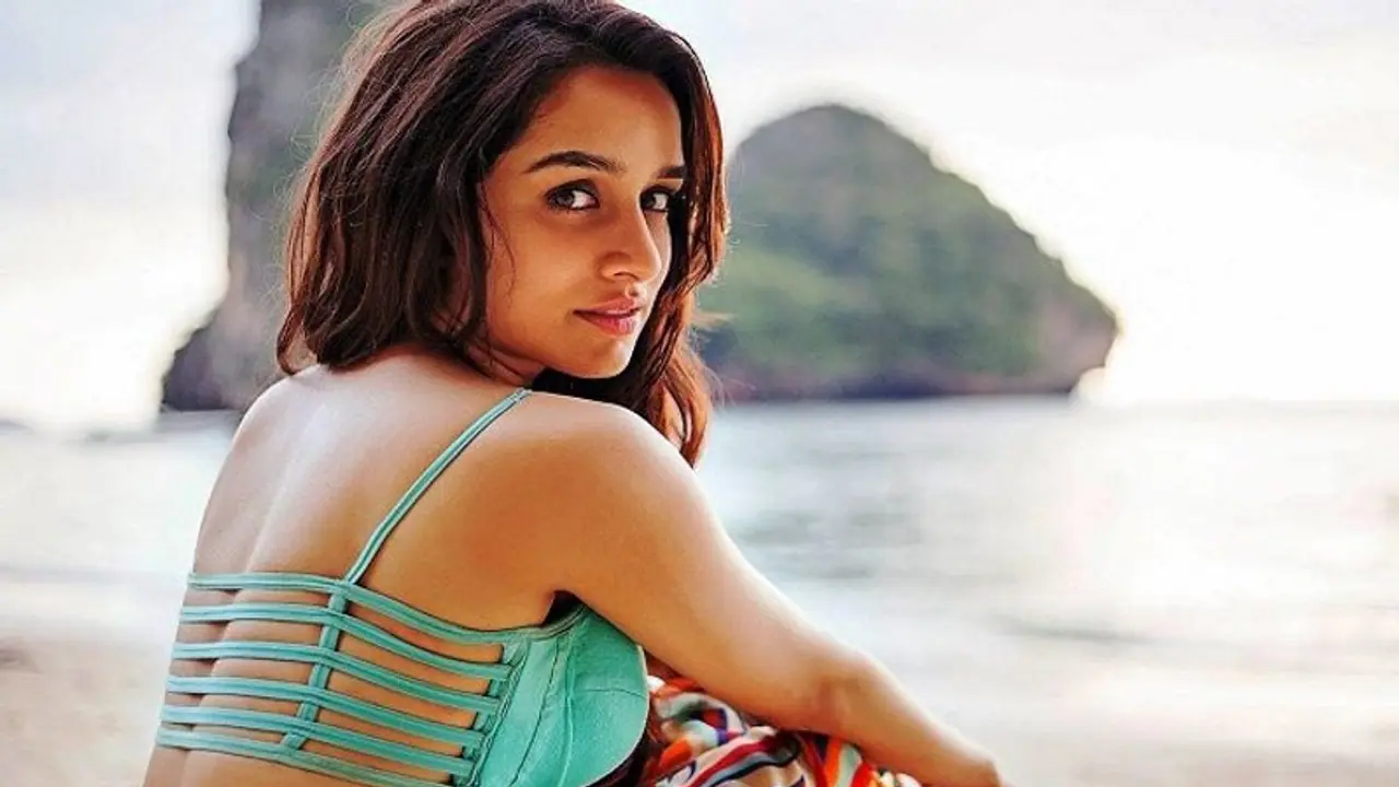 Shraddha Kapoor Birthday : శ్రద్దా కపూర్ కు ఫ్యాన్ బర్త్ డే గిఫ్ట్... ఏం ఇచ్చాడో తెలుసా? Shraddha Kapoor Birthday : శ్రద్దా కపూర్ కు ఫ్యాన్ బర్త్ డే గిఫ్ట్... ఏం ఇచ్చాడో తెలుసా?