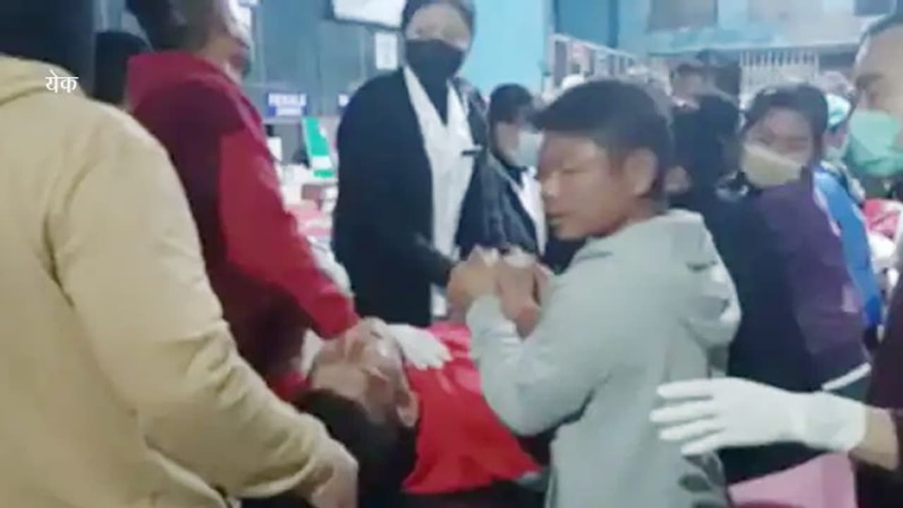 बड़ी खबर: मणिपुर में मतदान से पहले हुआ जबरदस्त बम ब्लास्ट, 2 लोगों की मौत तो 5 हुए घायल बड़ी खबर: मणिपुर में मतदान से पहले हुआ जबरदस्त बम ब्लास्ट, 2 लोगों की मौत तो 5 हुए घायल