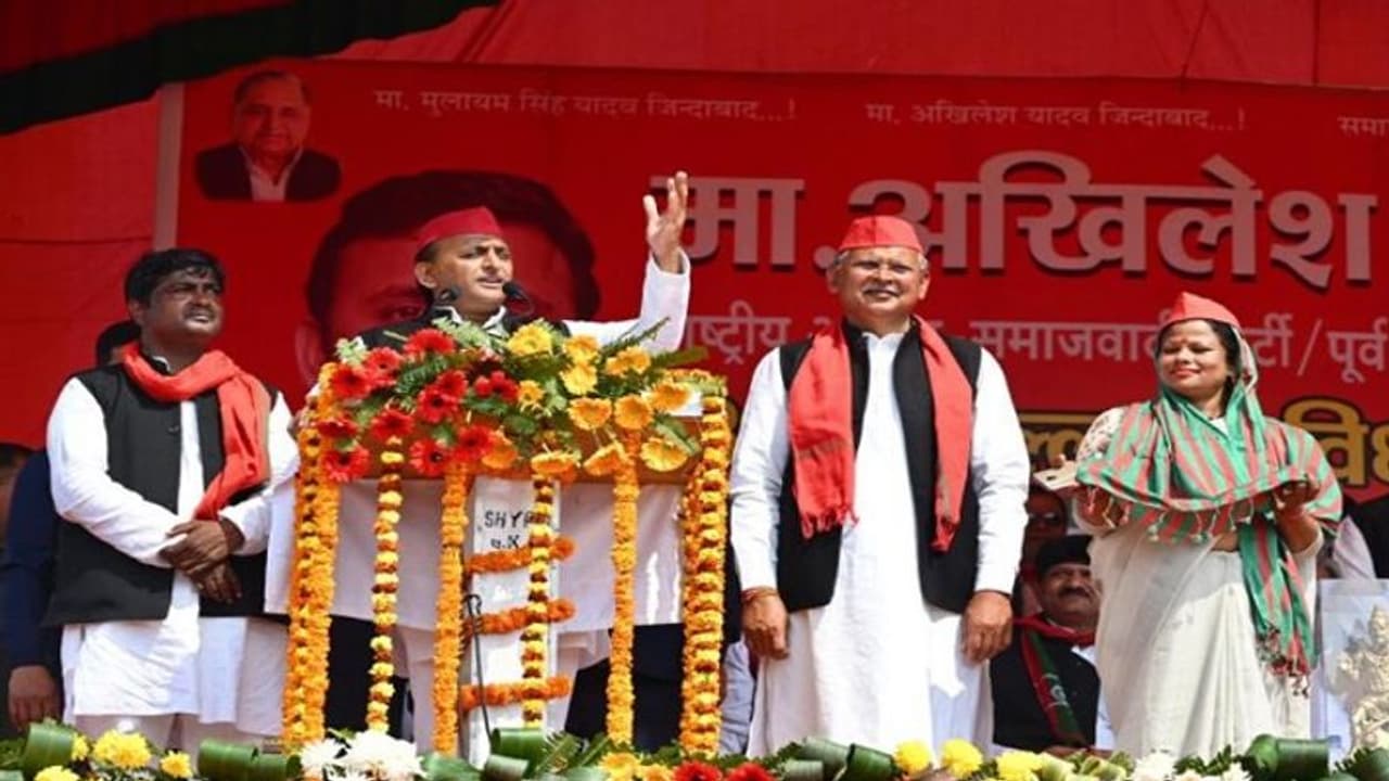 यूपी चुनाव: गोरखपुर में अखिलेश ने BJP पर साधा निशाना, कहा भाजपा ने देश और प्रदेश को पीछे ले जाने का किया काम यूपी चुनाव: गोरखपुर में अखिलेश ने BJP पर साधा निशाना, कहा भाजपा ने देश और प्रदेश को पीछे ले जाने का किया काम