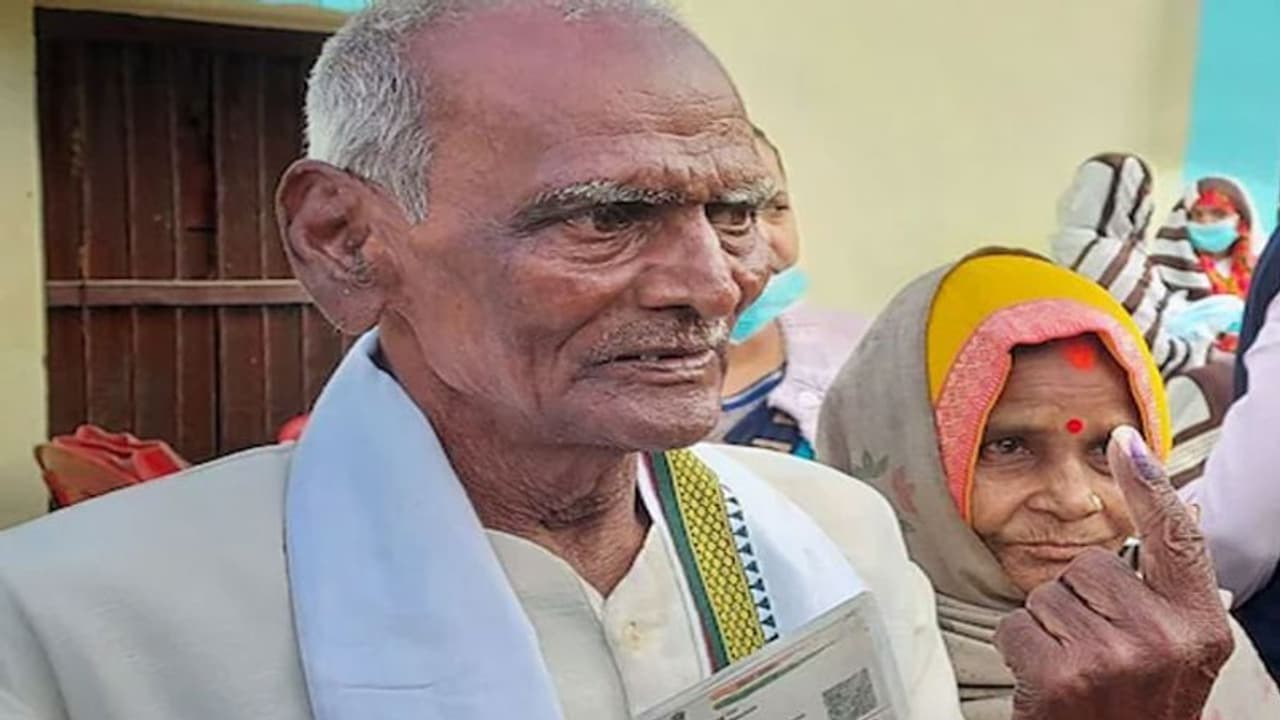 UP Chunav 2022: आप को हैरान करके रख देगी अमेठी की ये परंपरा, पहले धोबी फिर राजा रानी करते हैं वोट UP Chunav 2022: आप को हैरान करके रख देगी अमेठी की ये परंपरा, पहले धोबी फिर राजा रानी करते हैं वोट