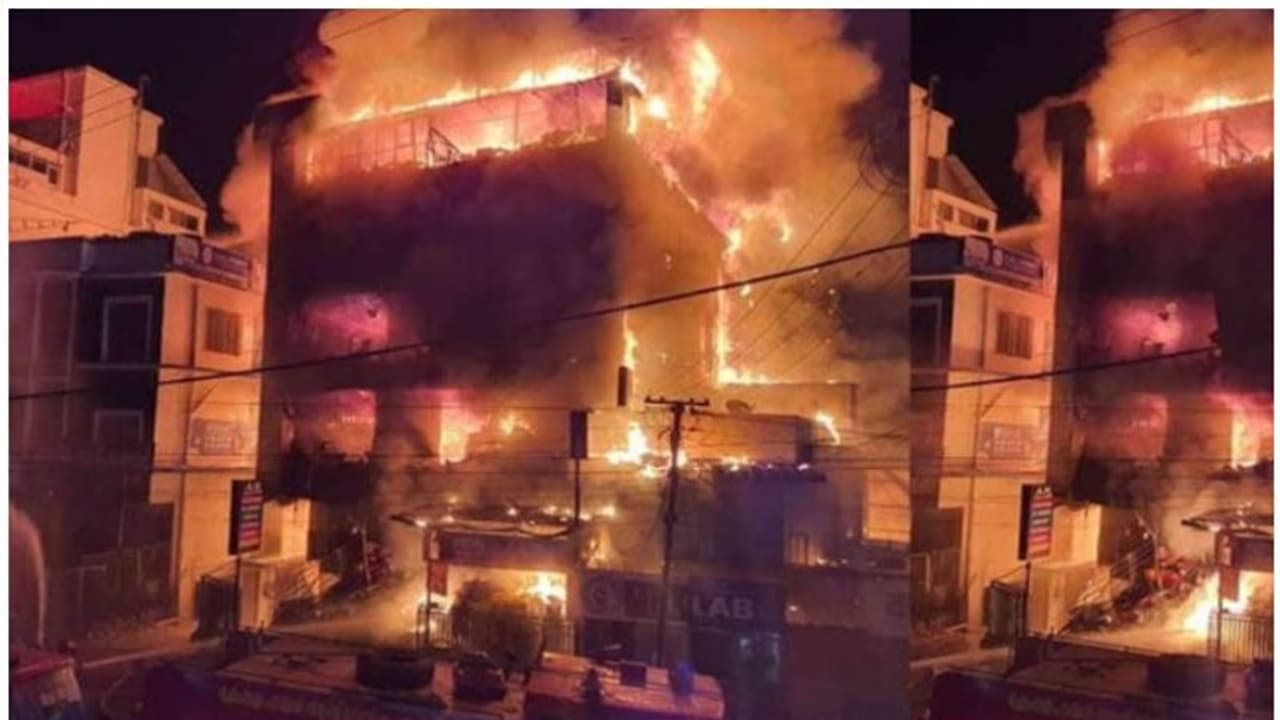 ഹാർഡ് വെയർ കടയിലെ തീപിടുത്തം, ജീവനക്കാരൻ നിസാമിന്റെ മൃതദേഹം ബന്ധുക്കൾക്ക് വിട്ടുനൽകി ഹാർഡ് വെയർ കടയിലെ തീപിടുത്തം, ജീവനക്കാരൻ നിസാമിന്റെ മൃതദേഹം ബന്ധുക്കൾക്ക് വിട്ടുനൽകി