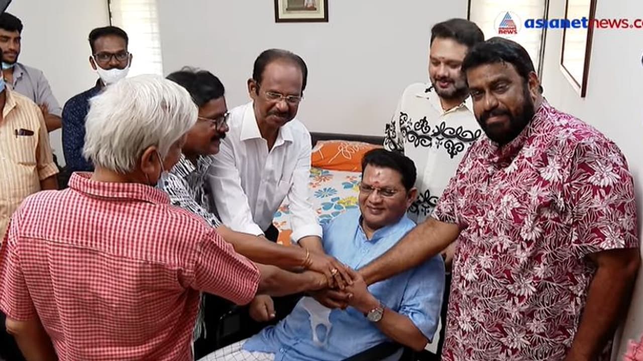 Jagathy Joins CBI 5 : 'അയ്യര്'ക്കൊപ്പം ചേര്ന്ന് 'വിക്രം'; സിബിഐ 5ല് ജോയിന് ചെയ്ത് ജഗതി: വീഡിയോ Jagathy Joins CBI 5 : 'അയ്യര്'ക്കൊപ്പം ചേര്ന്ന് 'വിക്രം'; സിബിഐ 5ല് ജോയിന് ചെയ്ത് ജഗതി: വീഡിയോ