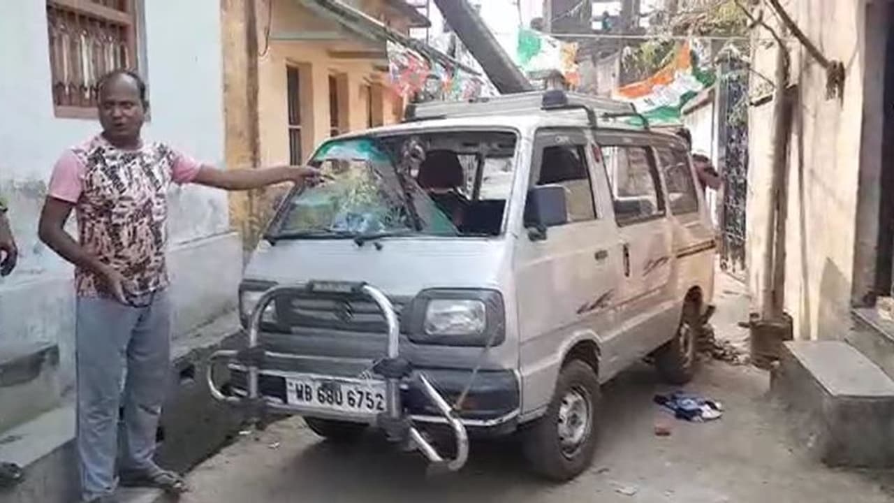 স্থানীয়দের তাড়া খেয়ে পালানোর সময় সোনামুখীতে গুলি দুষ্কৃতীদের, বোমাবাজির অভিযোগ বিষ্ণুপুরে স্থানীয়দের তাড়া খেয়ে পালানোর সময় সোনামুখীতে গুলি দুষ্কৃতীদের, বোমাবাজির অভিযোগ বিষ্ণুপুরে