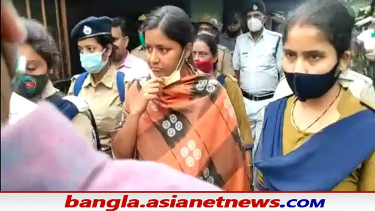 এসএফআই ডিওয়াইএফআইয়ের মিছিলে পুলিশের উপর হামলায়, হাওড়া আদালতে তোলা হল মীনাক্ষীদের এসএফআই ডিওয়াইএফআইয়ের মিছিলে পুলিশের উপর হামলায়, হাওড়া আদালতে তোলা হল মীনাক্ষীদের