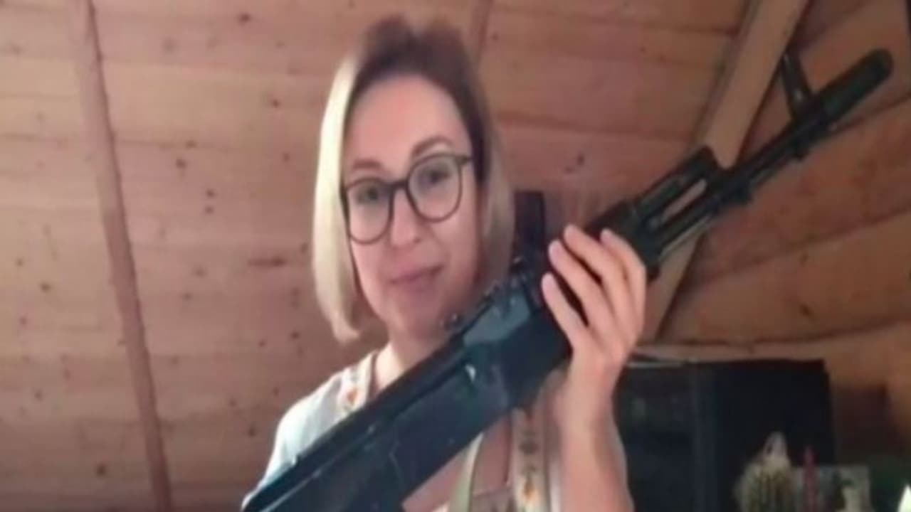 রাশিয়াকে রুখতে প্রয়োজনে অস্ত্র হাতে তুলে নিতে প্রস্তুত, জানালেন ইউক্রেনের মহিলা সাংসদ রাশিয়াকে রুখতে প্রয়োজনে অস্ত্র হাতে তুলে নিতে প্রস্তুত, জানালেন ইউক্রেনের মহিলা সাংসদ