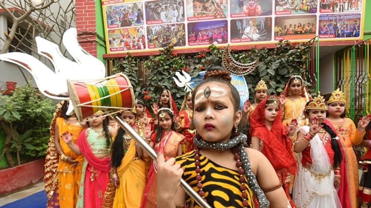 Maha Shivaratri pray: களைகட்டிய மகா சிவராத்திரி வழிபாடு...சிவாலயங்களில் அலைமோதும் மக்கள் கூட்டம்..! Maha Shivaratri pray: களைகட்டிய மகா சிவராத்திரி வழிபாடு...சிவாலயங்களில் அலைமோதும் மக்கள் கூட்டம்..!