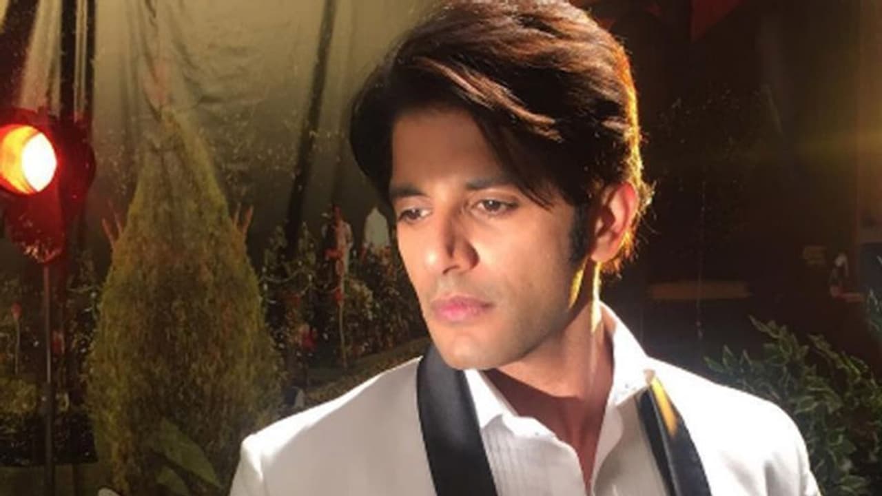 ಬಸ್ ನಂಬರ್ 123... ಡಬಲ್ ಡೆಕ್ಕರ್ನಲ್ಲಿ ಖ್ಯಾತ ಕಿರುತೆರೆ ನಟ ಕರಣ್ವೀರ್ ರೋಚಕ ಪ್ರೇಮ್ ಕಹಾನಿ! ಬಸ್ ನಂಬರ್ 123... ಡಬಲ್ ಡೆಕ್ಕರ್ನಲ್ಲಿ ಖ್ಯಾತ ಕಿರುತೆರೆ ನಟ ಕರಣ್ವೀರ್ ರೋಚಕ ಪ್ರೇಮ್ ಕಹಾನಿ!