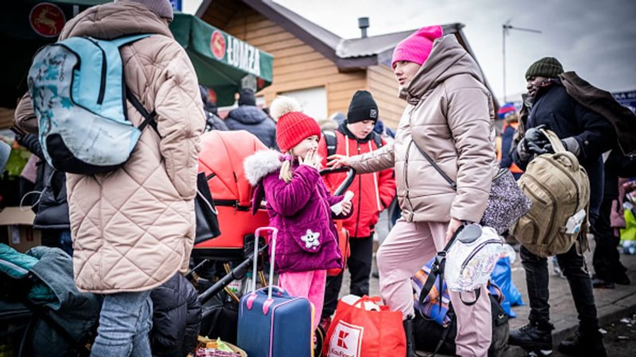 Russia Ukraine Crisis : യുക്രൈന് സഹായ ഹസ്തവുമായി ഇന്ത്യ; മരുന്ന് ഉള്പ്പെടെയുള്ള സഹായങ്ങള് എത്തിച്ചു നല്കും Russia Ukraine Crisis : യുക്രൈന് സഹായ ഹസ്തവുമായി ഇന്ത്യ; മരുന്ന് ഉള്പ്പെടെയുള്ള സഹായങ്ങള് എത്തിച്ചു നല്കും