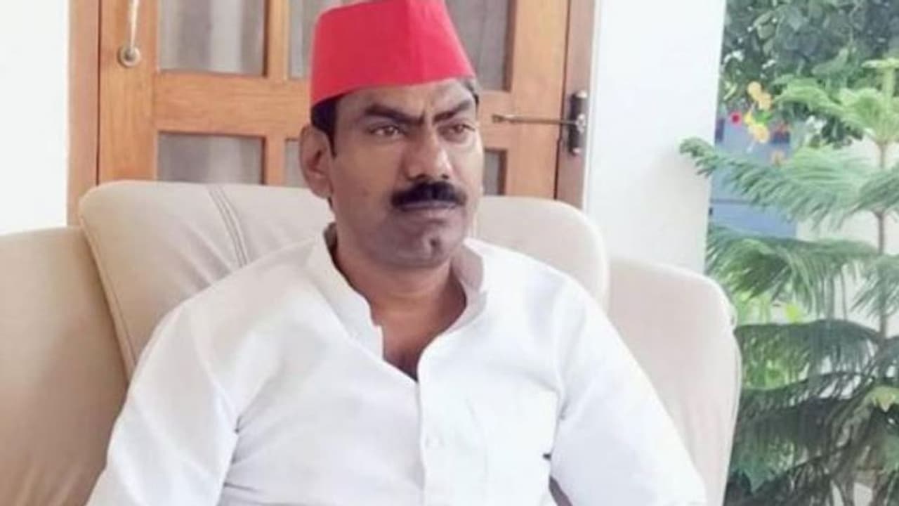 UP Chunav 2022: SP प्रत्याशी गुलशन यादव समेत 35 अज्ञात के खिलाफ मुकदमा दर्ज, घर में घुसकर मारपीट का आरोप UP Chunav 2022: SP प्रत्याशी गुलशन यादव समेत 35 अज्ञात के खिलाफ मुकदमा दर्ज, घर में घुसकर मारपीट का आरोप