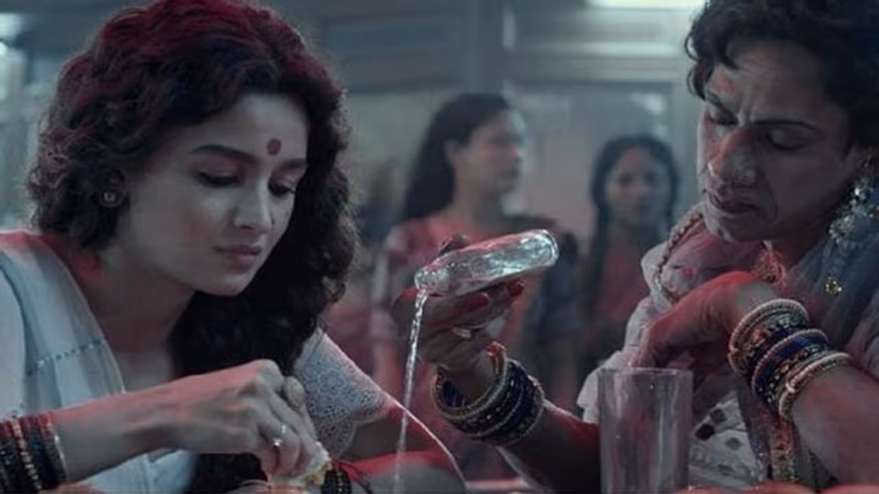 Gangubai Kathiawadi Collection : आलिया भट्ट की फिल्म दिखा रही कमाल, 3 दिन में कमा डाले इतने करोड़ Gangubai Kathiawadi Collection : आलिया भट्ट की फिल्म दिखा रही कमाल, 3 दिन में कमा डाले इतने करोड़