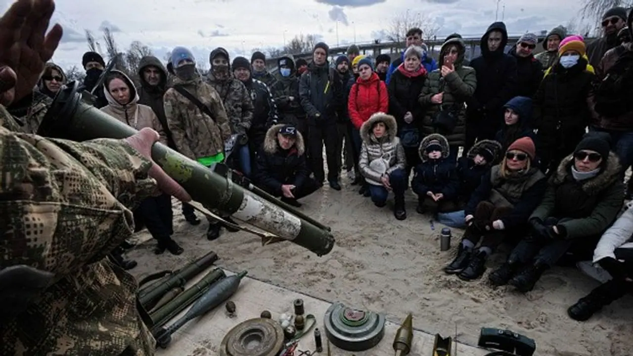 Russia Ukraine Crisis: ಉಕ್ರೇನ್ಗೆ ಶಸ್ತ್ರಾಸ್ತ್ರ ನೆರವಿನ ಮಳೆ! Russia Ukraine Crisis: ಉಕ್ರೇನ್ಗೆ ಶಸ್ತ್ರಾಸ್ತ್ರ ನೆರವಿನ ಮಳೆ!