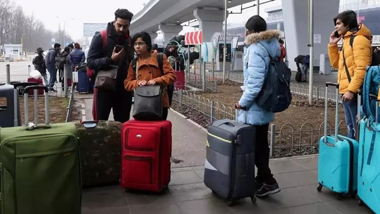 Russia Ukraine Crisis: குறைந்தது ராணுவ தாக்குதல்.. மக்கள் பாதுகாப்பாக வெளியேறலாம்..ரஷ்யா திடீர் அறிவிப்பு.. Russia Ukraine Crisis: குறைந்தது ராணுவ தாக்குதல்.. மக்கள் பாதுகாப்பாக வெளியேறலாம்..ரஷ்யா திடீர் அறிவிப்பு..