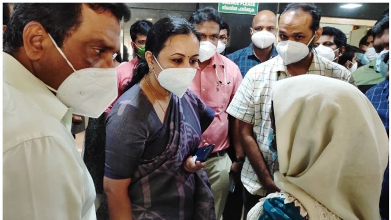 Veena George helps patient : റേഷന് കാര്ഡില്ലാത്തതിന്റെ പേരില് സൗജന്യ ചികിത്സ മുടങ്ങി; ഇടപെട്ട് മന്ത്രി Veena George helps patient : റേഷന് കാര്ഡില്ലാത്തതിന്റെ പേരില് സൗജന്യ ചികിത്സ മുടങ്ങി; ഇടപെട്ട് മന്ത്രി
