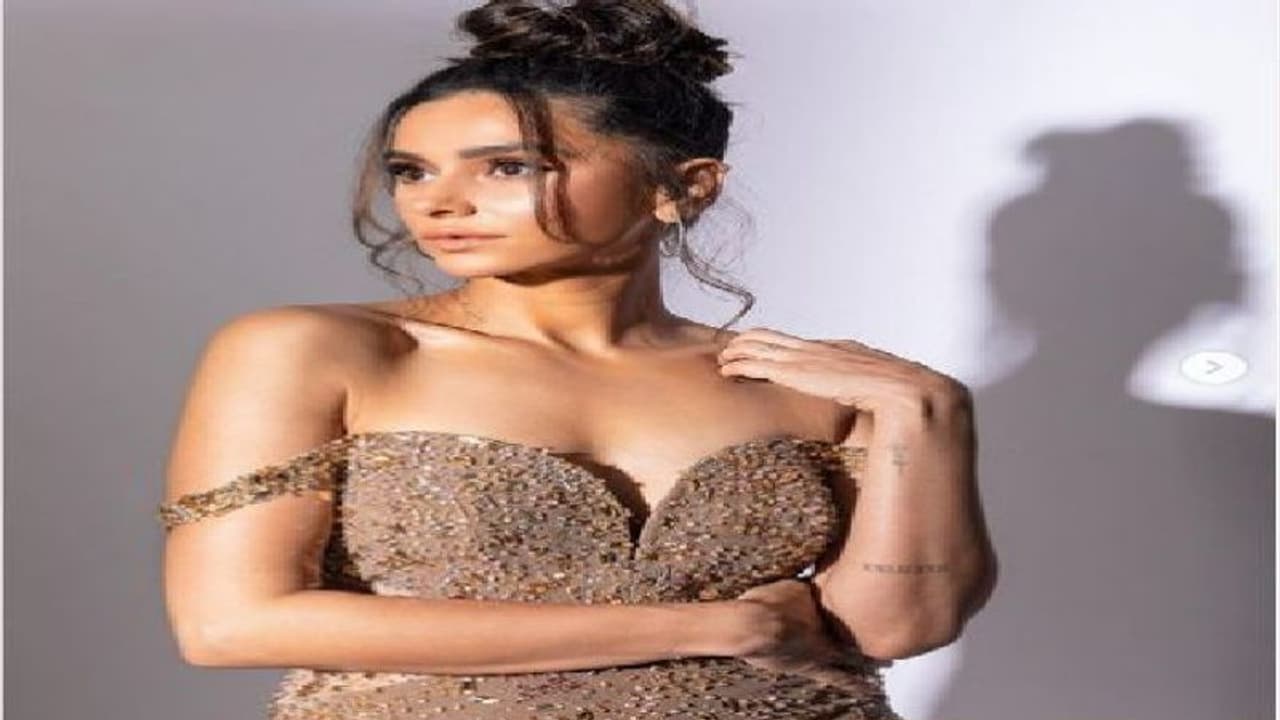 রোমান হরফে হাতে বিয়ের তারিখ খোদাই শিবানির, ইন্সটাগ্রামে ছবি পোস্ট নববধূর রোমান হরফে হাতে বিয়ের তারিখ খোদাই শিবানির, ইন্সটাগ্রামে ছবি পোস্ট নববধূর