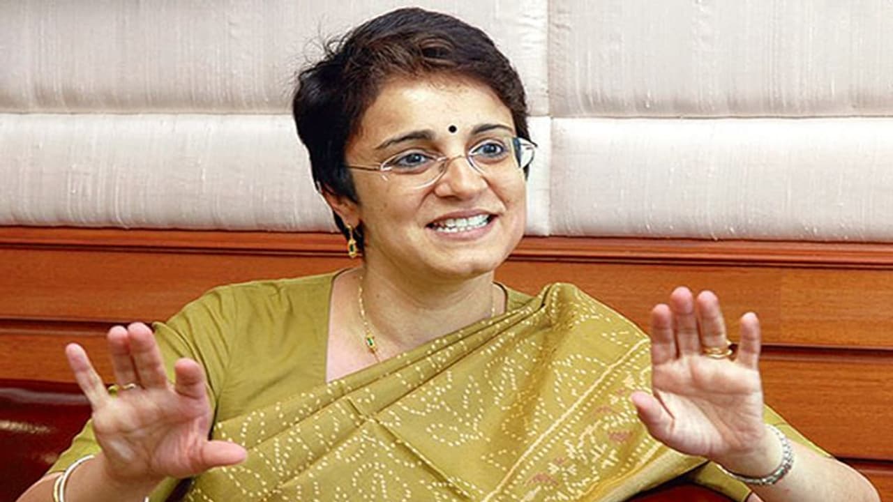 माधबी पुरी बुच बनीं SEBI की पहली महिला प्रमुख, जानें कौन हैं बुच और नियुक्ति में सबसे आगे क्यों रहीं