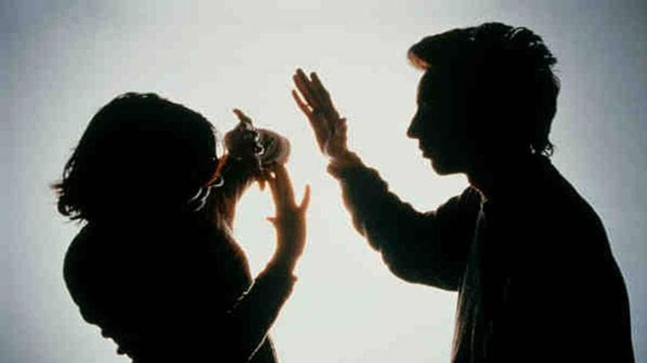 చట్టం ప్రకారం మహిళలకు ఎలాంటి హక్కులు ఉన్నాయో తెలుసా? చట్టం ప్రకారం మహిళలకు ఎలాంటి హక్కులు ఉన్నాయో తెలుసా?