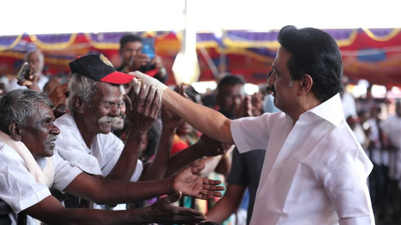 ஸ்டாலின் எச்சரிக்கையால் அடுத்தடுத்து பதவி விலகிய திமுகவினர்...! குஷியில் கூட்டணி கட்சி...!