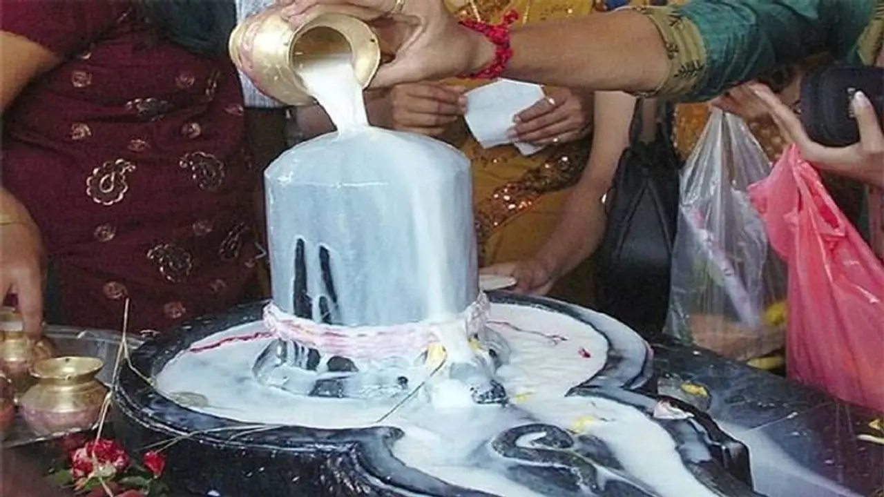 মহাদেবের পুজো করার সময় ভুলেও ব্যবহার করবেন না এই জিনিসগুলো