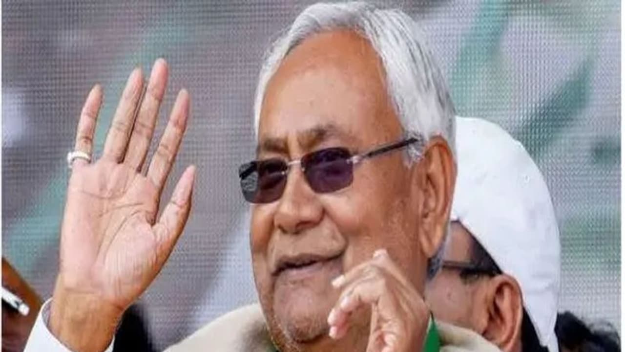 देश में जातिगत जनगणना को असंभव बताने वाली बीजेपी आखिर बिहार में कैसे हुई राजी, पढ़िए इनसाइड स्टोरी देश में जातिगत जनगणना को असंभव बताने वाली बीजेपी आखिर बिहार में कैसे हुई राजी, पढ़िए इनसाइड स्टोरी