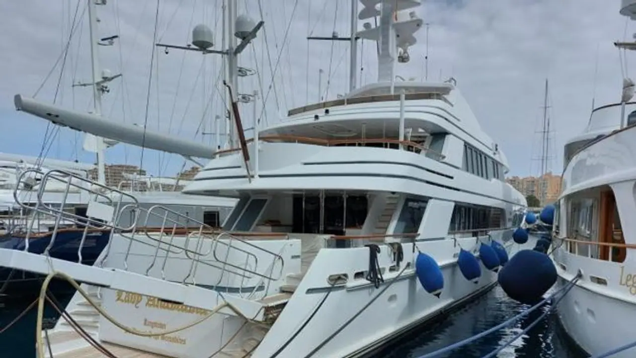 റഷ്യക്കാരനായ മുതലാളിയുടെ 58 കോടിയുടെ ആഢംബര നൗക മുക്കാന് ശ്രമിച്ച് യുക്രൈന് ജോലിക്കാരന് റഷ്യക്കാരനായ മുതലാളിയുടെ 58 കോടിയുടെ ആഢംബര നൗക മുക്കാന് ശ്രമിച്ച് യുക്രൈന് ജോലിക്കാരന്