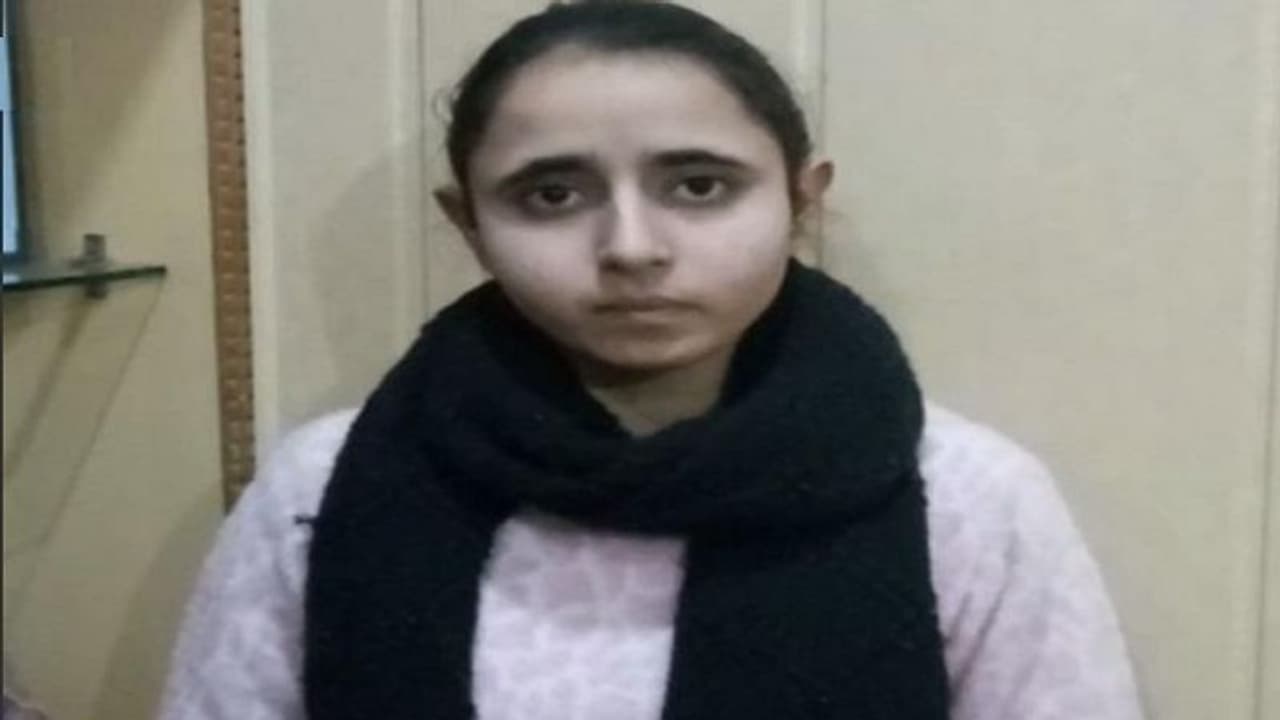 Ukraine Russia war: यूक्रेन से यमुनानगर लौटी MBBS की छात्रा, बोली टिकट बुक कराया, मगर पहले ही युद्ध छिड़ गया Ukraine Russia war: यूक्रेन से यमुनानगर लौटी MBBS की छात्रा, बोली टिकट बुक कराया, मगर पहले ही युद्ध छिड़ गया