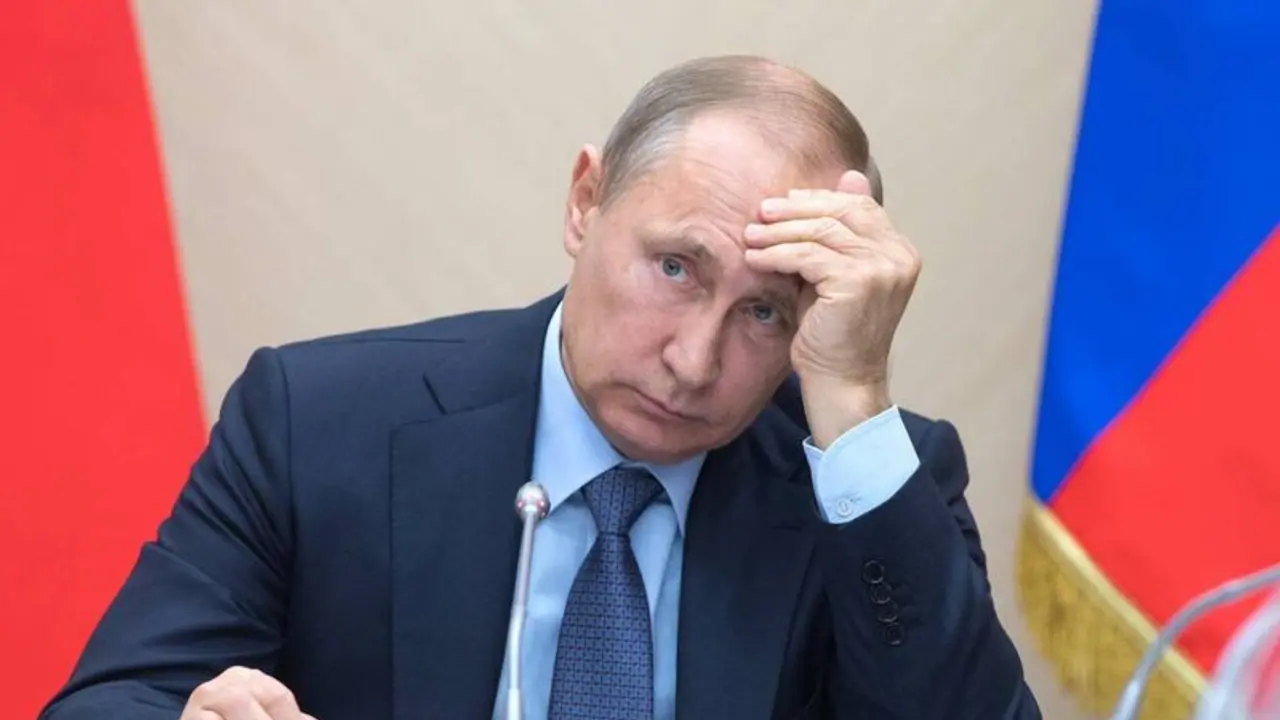 Ukraine Crisis : പുടിന് യുദ്ധത്തിനിറങ്ങിയത് കുടുംബത്തെ ആണവായുധം ഏശാത്ത ഭൂഗര്ഭ അറയിലാക്കിയശേഷം Ukraine Crisis : പുടിന് യുദ്ധത്തിനിറങ്ങിയത് കുടുംബത്തെ ആണവായുധം ഏശാത്ത ഭൂഗര്ഭ അറയിലാക്കിയശേഷം