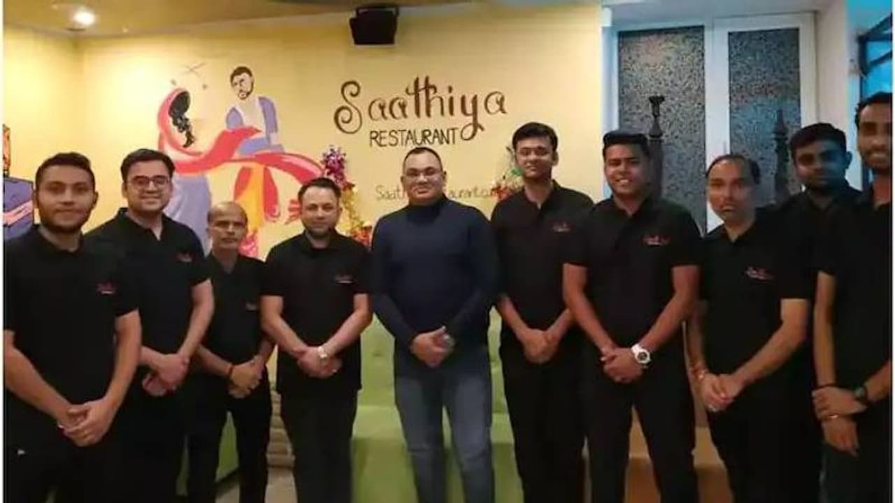 Saathiya Ukraine : യുക്രൈനിൽ ആശ്വാസമായി ഇന്ത്യൻ റെസ്റ്റോറന്റ്, ഭക്ഷണവും ആശ്രയവും Saathiya Ukraine : യുക്രൈനിൽ ആശ്വാസമായി ഇന്ത്യൻ റെസ്റ്റോറന്റ്, ഭക്ഷണവും ആശ്രയവും