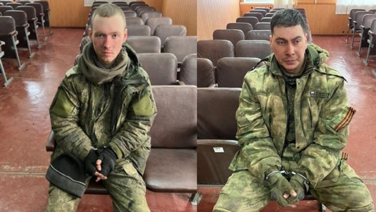 গাড়ির তেল চাইতে গিয়ে বন্দি ২ রুশ সেনা, ইউক্রেনে যুদ্ধে গিয়ে বিপত্তি গাড়ির তেল চাইতে গিয়ে বন্দি ২ রুশ সেনা, ইউক্রেনে যুদ্ধে গিয়ে বিপত্তি