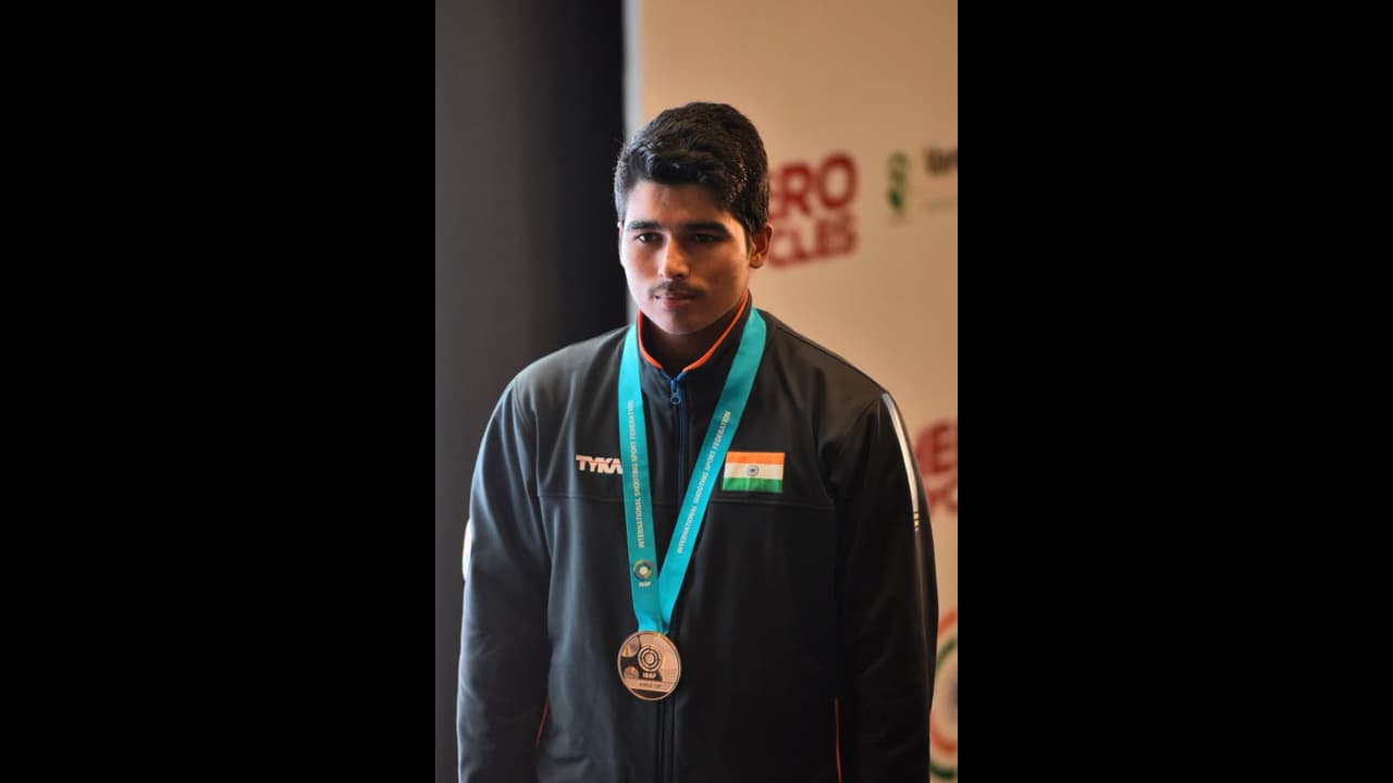 ISSF World Cup: सौरभ चौधरी ने भारत की झोली में डाला पहला गोल्ड मेडल ISSF World Cup: सौरभ चौधरी ने भारत की झोली में डाला पहला गोल्ड मेडल