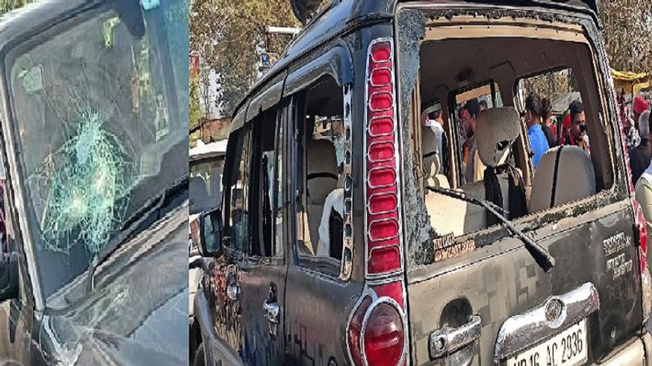 यूपी चुनाव के बीच फाजिलनगर में सपा भाजपा कार्यकर्ताओं में झड़प, कई गाड़ियों के शीशे टूटे यूपी चुनाव के बीच फाजिलनगर में सपा भाजपा कार्यकर्ताओं में झड़प, कई गाड़ियों के शीशे टूटे