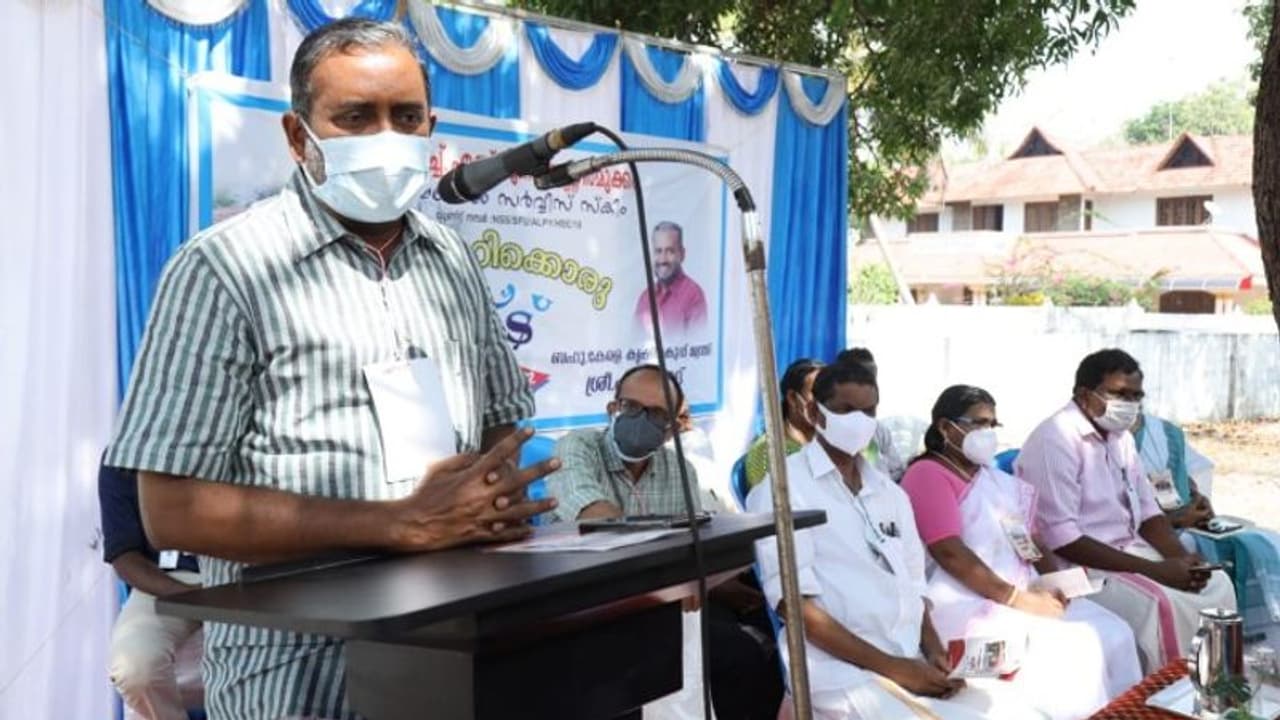 NSS Unit : ആലപ്പുഴയിൽ നിര്ധനയായ സഹപഠിക്ക് വീടൊരുക്കി സ്കൂളിലെ എന്എസ്എസ് യൂണിറ്റ് NSS Unit : ആലപ്പുഴയിൽ നിര്ധനയായ സഹപഠിക്ക് വീടൊരുക്കി സ്കൂളിലെ എന്എസ്എസ് യൂണിറ്റ്