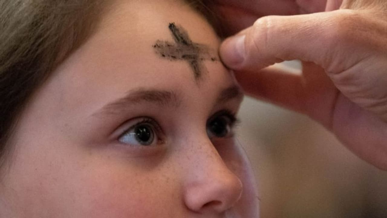 Ash Wednesday: சாம்பல் புதன்...புனித நாளாக கொண்டாடும் கிறிஸ்தவர்கள்! உக்ரைன் போர் முடிவுக்கு சிறப்பு பிராத்தனை