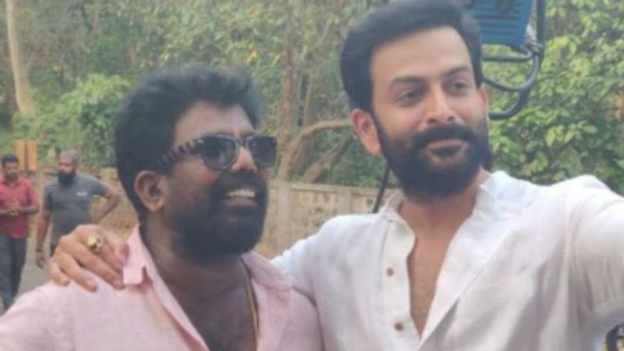 Kaduva 2022 : ആക്ഷൻ സീക്വൻസുകളോടുള്ള ഇഷ്ടത്തിന് കാരണം കനല് കണ്ണൻ, പൃഥ്വിരാജ് പറയുന്നു Kaduva 2022 : ആക്ഷൻ സീക്വൻസുകളോടുള്ള ഇഷ്ടത്തിന് കാരണം കനല് കണ്ണൻ, പൃഥ്വിരാജ് പറയുന്നു