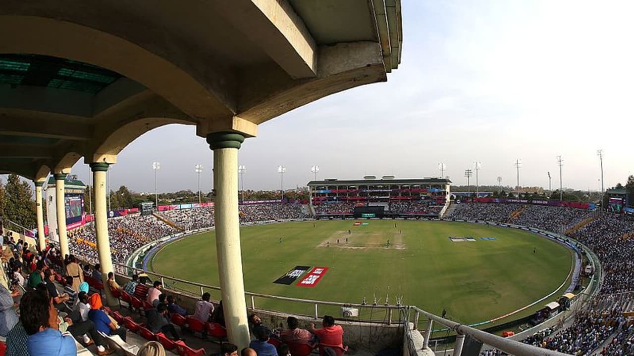 শ্রীলঙ্কার বিরুদ্ধে অ্যাডভান্টেজ নিতে ইনিংস ডিক্লেয়ার ভারতের, বলে আগুন ছোটাতে ফুটছেন সামি