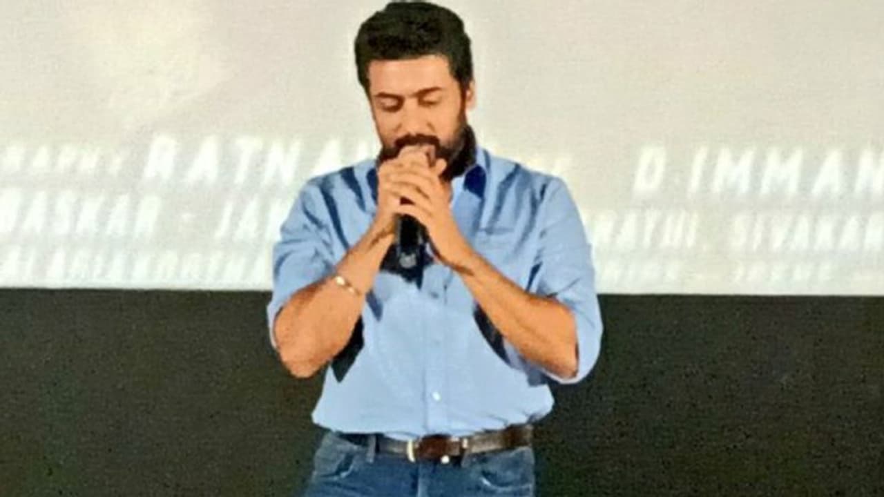 Suriya prays for Ukraine : என்ன மனுஷன்யா.... உக்ரைன் மக்களுக்காக பட விழாவில் பிரார்த்தனை செய்த சூர்யா Suriya prays for Ukraine : என்ன மனுஷன்யா.... உக்ரைன் மக்களுக்காக பட விழாவில் பிரார்த்தனை செய்த சூர்யா
