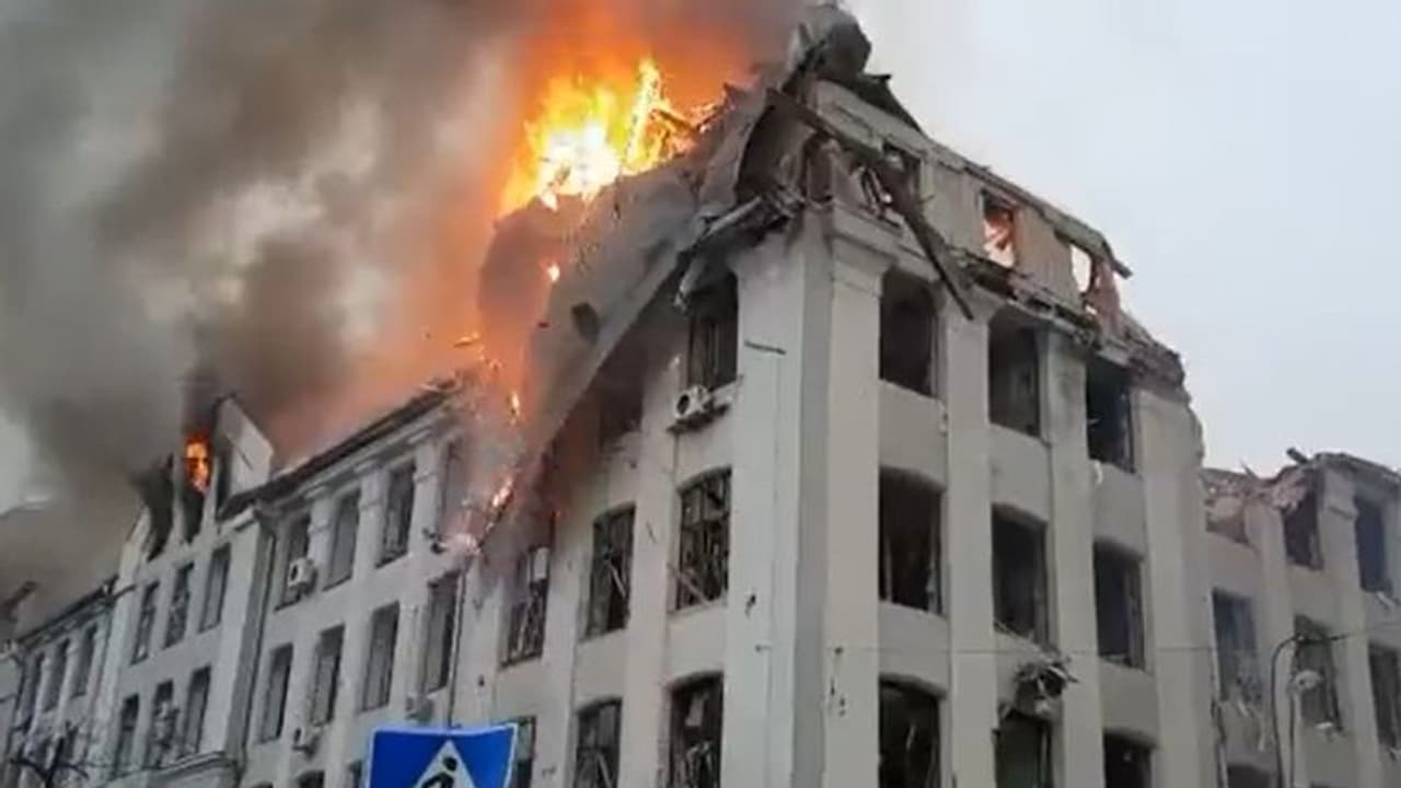 প্রবল যুদ্ধ ইউক্রেনের খারকিভে, খারেসনর দখল রুশ সেনার হাতে বলে দাবি রাশিয়ার প্রবল যুদ্ধ ইউক্রেনের খারকিভে, খারেসনর দখল রুশ সেনার হাতে বলে দাবি রাশিয়ার