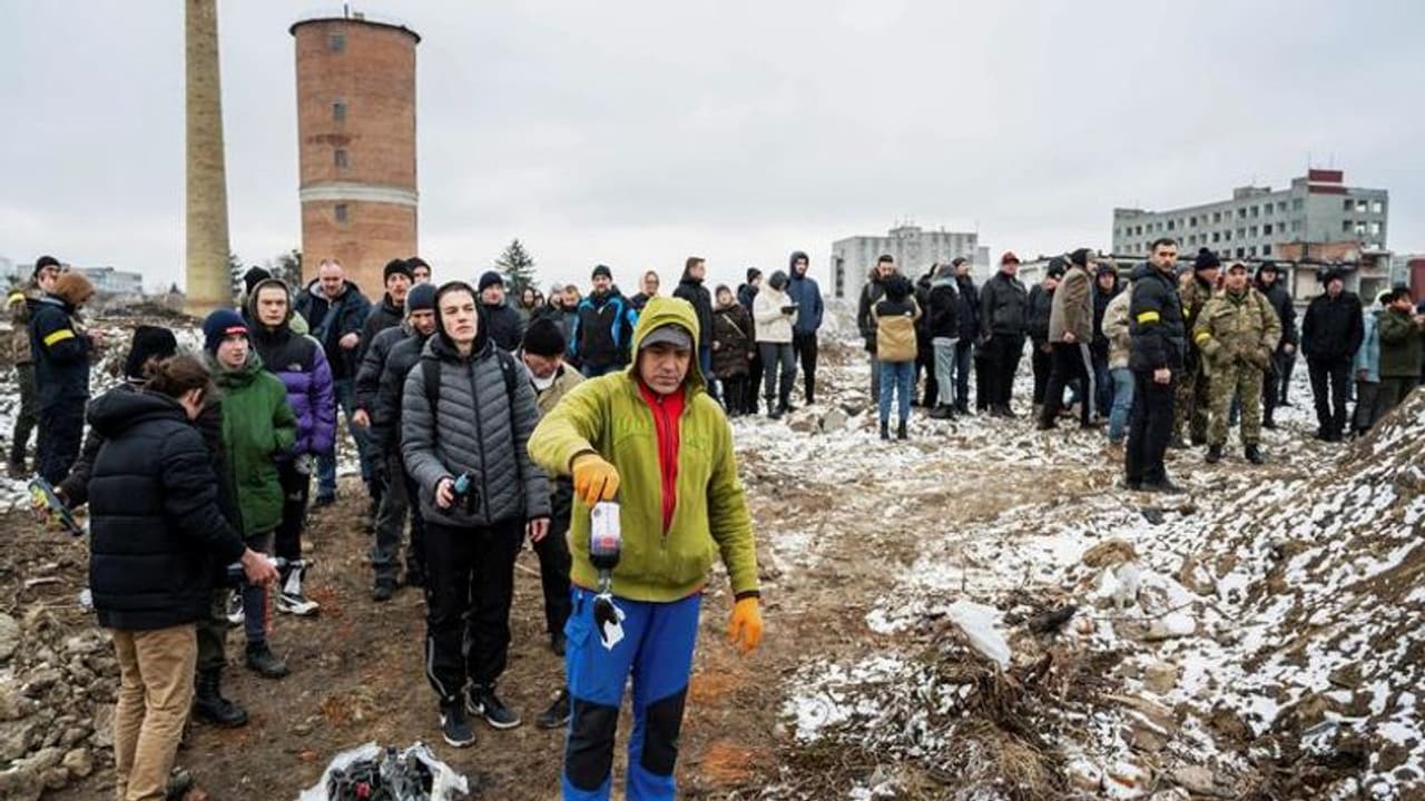 10वें दिन रूस ने दो शहरों के लिए की युद्धविराम की घोषणा, नागरिकों के लिए मानवीय गलियारा खोलने पर सहमति 10वें दिन रूस ने दो शहरों के लिए की युद्धविराम की घोषणा, नागरिकों के लिए मानवीय गलियारा खोलने पर सहमति