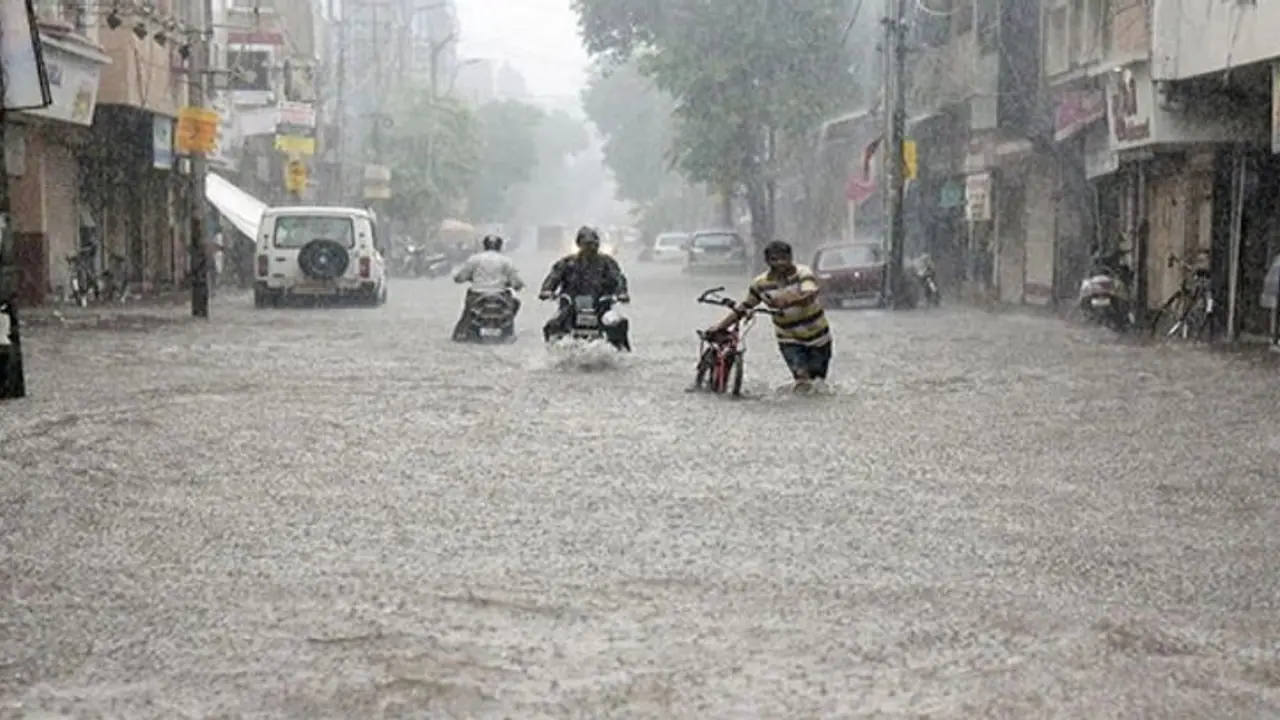 Weather Update: கொட்டி தீர்க்கப் போகும் மழை..எந்தெந்த மாவட்டங்களில் அதி கனமழை..? வானிலை மையம்