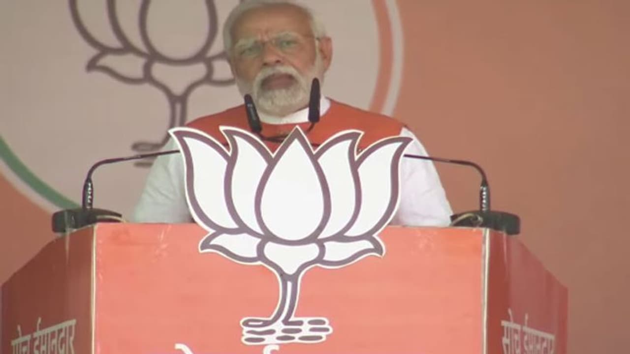 UP Chunav 2022: गाजीपुर में पीएम मोदी ने शहीदों को किया याद, कहा आपका वोट परिवारवादियों को देगा करारा जवाब UP Chunav 2022: गाजीपुर में पीएम मोदी ने शहीदों को किया याद, कहा आपका वोट परिवारवादियों को देगा करारा जवाब