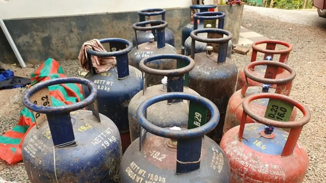 വാണിജ്യാവശ്യത്തിനുള്ള പാചകവാതക വില കൂട്ടി; കൂടിയത് 103 രൂപ, വീട്ടാവശ്യത്തിനുള്ള സിലിണ്ടർ വിലയിൽ മാറ്റമില്ല
