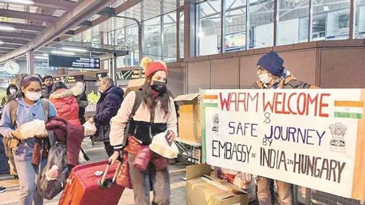 Russia Ukraine War: அச்சமூட்டும் வான்வழித்தாக்குதல்..இந்தியர்களை மீட்பது எப்படி..? ரஷ்யா கைக்கொடுக்குமா..?