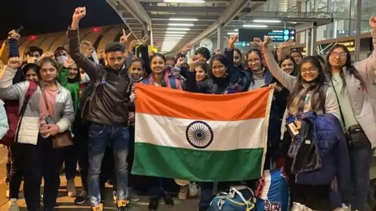 ಹೇಗಿದ್ದೀರಿ? ಹೇಗೆ ತಲುಪಿದಿರಿ? ಸೌಖ್ಯವೇ? ಯುದ್ಧ ಭೂಮಿಯಿಂದ ಬಂದ ಭಾರತೀಯರನ್ನ ವಿಚಾರಿಸಿದ ಉಕ್ರೇನ್‌ ವಿವಿಗಳು